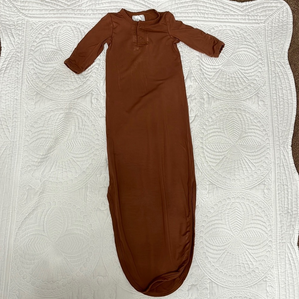 Mebie Baby tie gown 0-3M